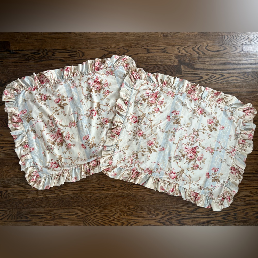 ❤️SOLD❤️ Vintage Pillow Shams (2)